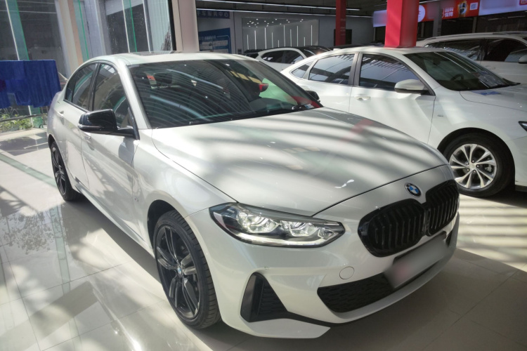 宝马1系 2022款 125i M运动曜夜版车身外观6002