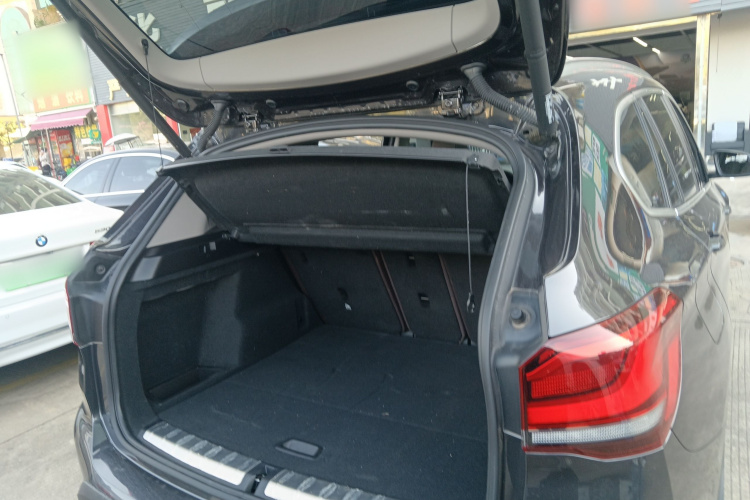 宝马X1 2022款 sDrive25Li 领先型机舱底盘23