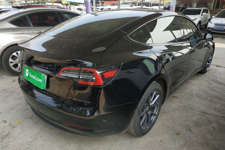 特斯拉 Model 3 2022款 后轮驱动版车身外观7
