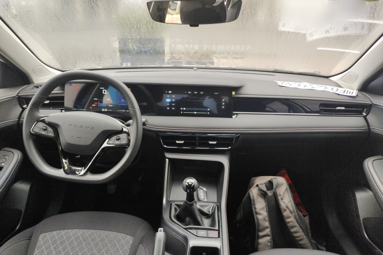 荣威i5 2023款 1.5L 手动舒享版中控内饰12