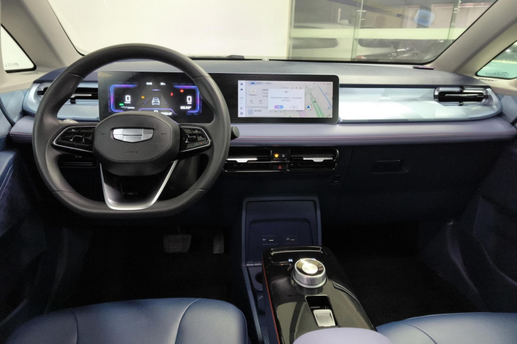 吉利几何E萤火虫 2023款 401KM 闪电虎 5座中控内饰12