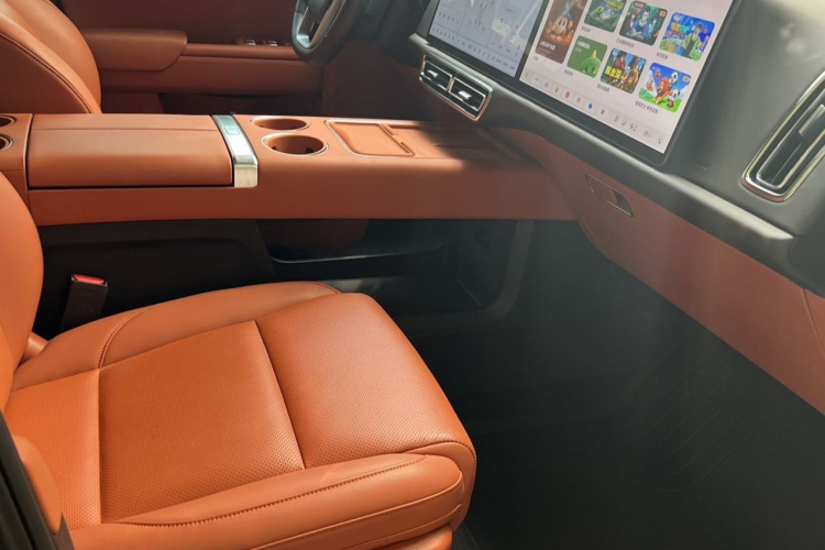 理想汽车 理想L9 2022款 Max中控内饰7006