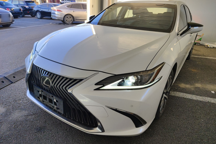 雷克萨斯ES 2020款 200 卓越版车身外观1