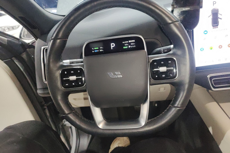理想汽车 理想L9 2022款 Max中控内饰13