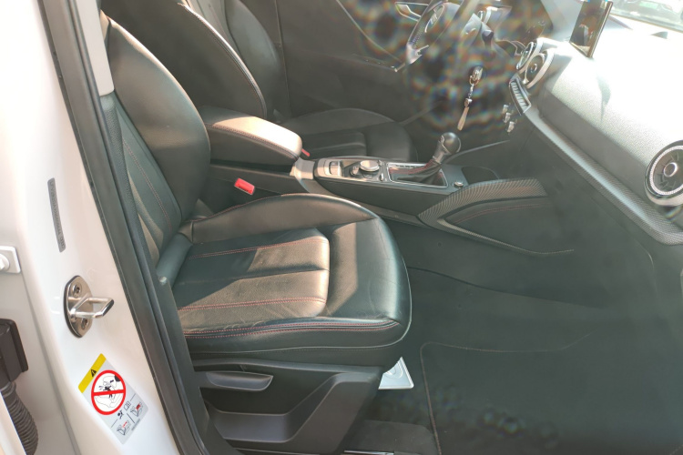 奥迪Q2L 2022款 35 TFSI 进取动感型局部细节41