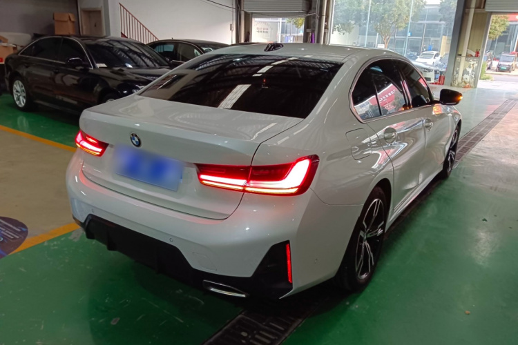 宝马3系 2023款 325i M运动套装车身外观7