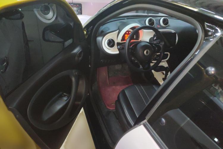 smart forfour 2016款 1.0L 52千瓦灵动版中控内饰7003
