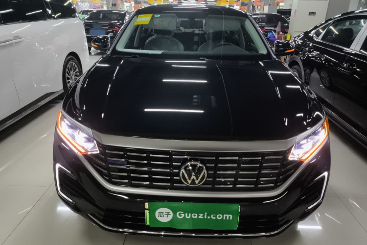 大众 帕萨特新能源 2025款 430PHEV 混动商务版车身外观2