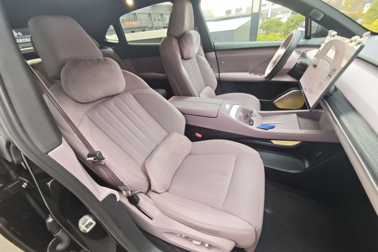 乐道L60 2024款 60kWh 后驱版中控内饰7012