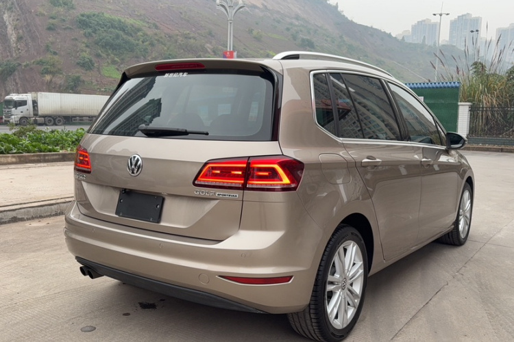 大众 高尔夫·嘉旅 2016款 230TSI 自动豪华型车身外观6001