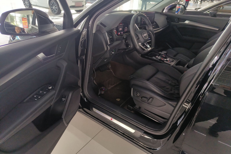 奥迪Q5L 2022款 改款 40T 豪华动感型中控内饰20