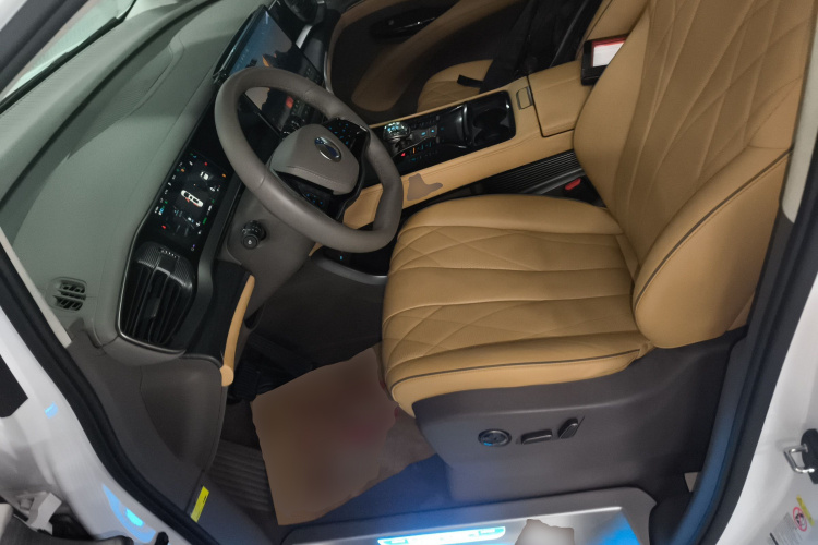 腾势D9 2022款 DM-i 970 四驱旗舰型中控内饰19