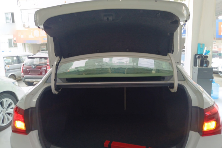 别克 英朗 2016款 15N 自动精英型局部细节23