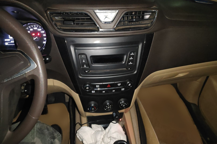 五菱汽车 五菱宏光 2015款 1.5L S1舒适国V局部细节16