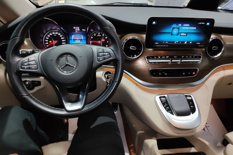 奔驰V级 2022款 V 260 尊贵版中控内饰7002