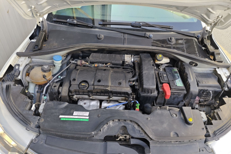 雪铁龙C3-XR 2015款 1.6L 自动先锋型机舱底盘24