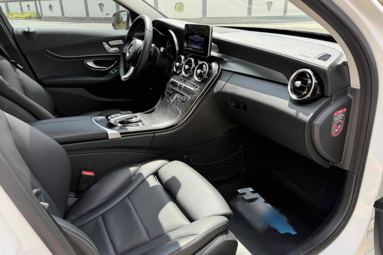 奔驰C级 2017款 改款 C 200 L 运动版中控内饰7003