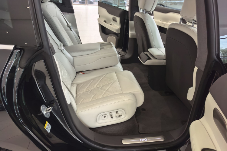 蔚来ET7 2024款 75kWh 行政版中控内饰7004