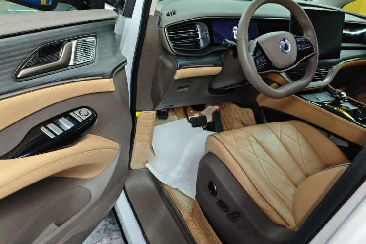 腾势D9 2022款 DM-i 970 四驱旗舰型中控内饰20