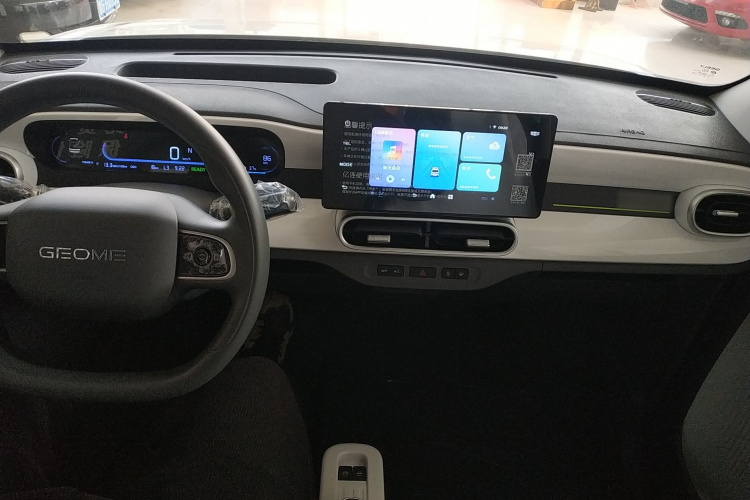 吉利银河 熊猫 2025款 210km 元气熊中控内饰12