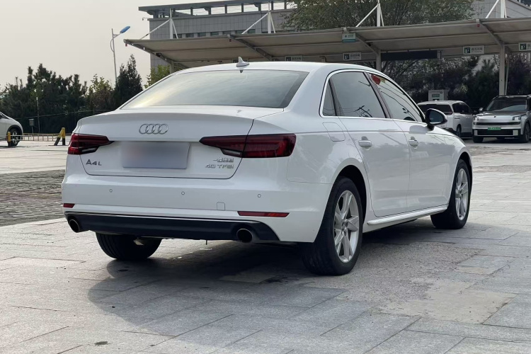 奥迪A4L 2018款 30周年年型 40 TFSI 进取型车身外观6005