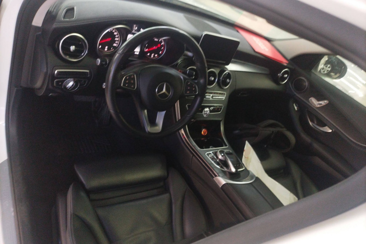 奔驰C级 2018款 C 180 L 时尚型运动版中控内饰12