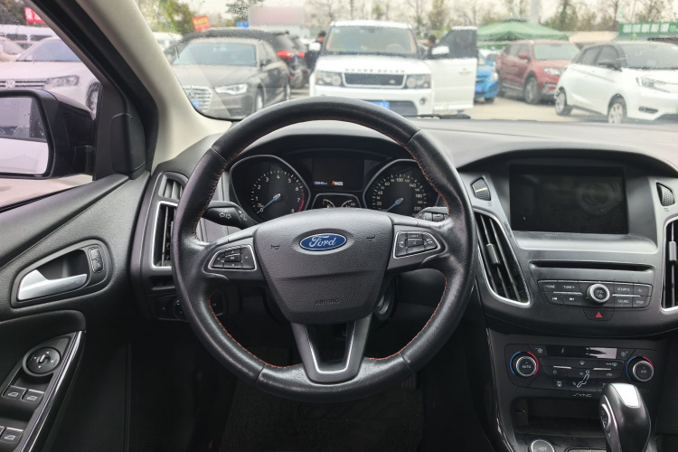 福特 福克斯 2017款 1.5T CTCC 白黑限量版中控内饰7005