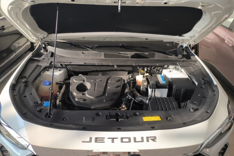 捷途X70 PLUS 2021款 1.5T 手动林 5座机舱底盘24