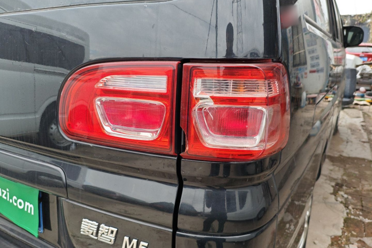 东风风行 菱智 2019款 M5L 1.6L 7座特供型 国VI车身外观9