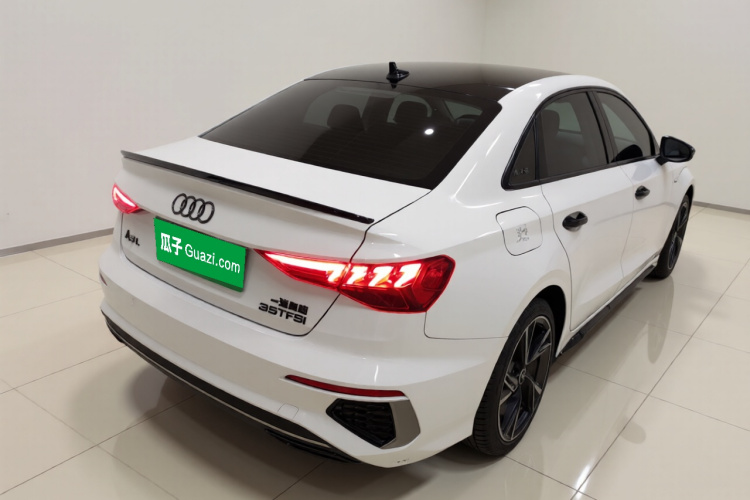 奥迪A3 2024款 A3L Limousine 35 TFSI RS套件燃速型车身外观7