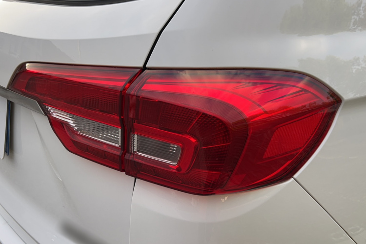 哈弗M6 2018款 改款 1.5T DCT两驱精英型车身外观6006