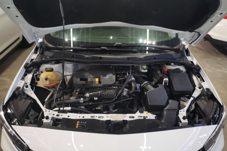 别克 威朗 2020款 15T 自动进取型机舱底盘24