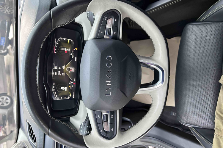 领克02 2022款 1.5TD DCT耀Pro中控内饰7007