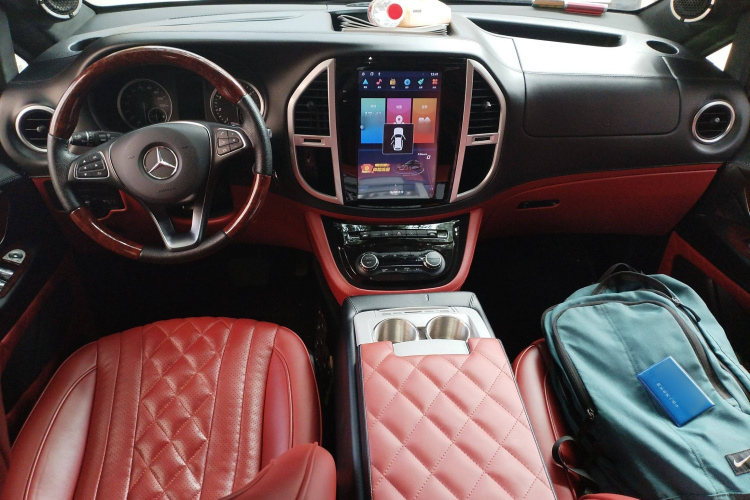 奔驰 威霆 2020款 2.0T 商务版 7座中控内饰7002