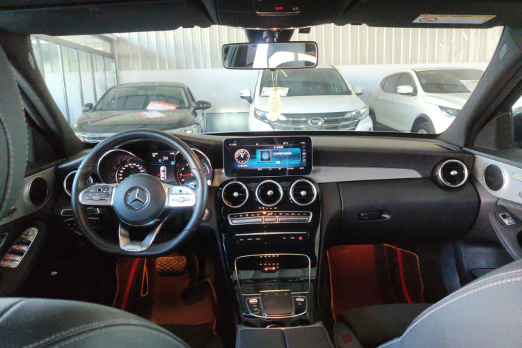 奔驰C级 2019款 C 260 运动版 4MATIC中控内饰12