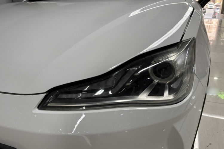 哪吒汽车 哪吒V 2022款 潮 300 Lite 磷酸铁锂局部细节36