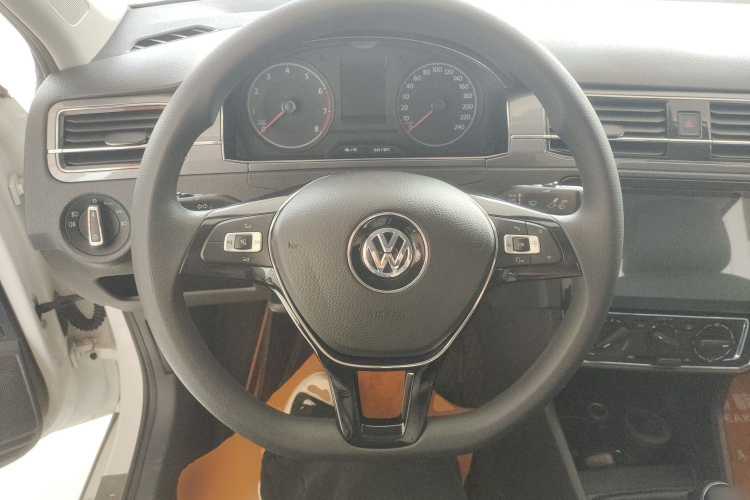 大众 桑塔纳 2016款 1.6L 手动舒适版中控内饰13