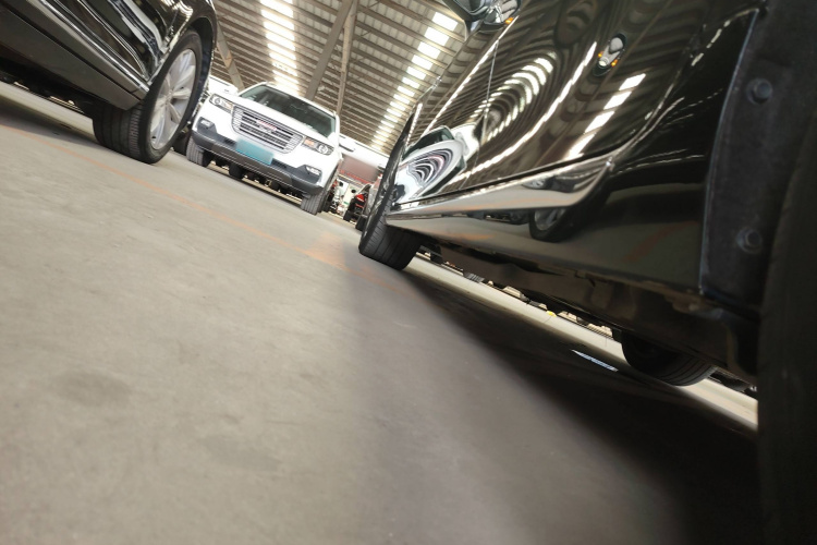 丰田 凯美瑞 2023款 双擎 2.5HG 豪华版机舱底盘30