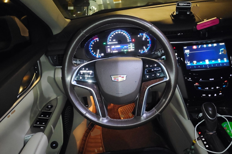 凯迪拉克XTS 2016款 28T 技术型中控内饰13