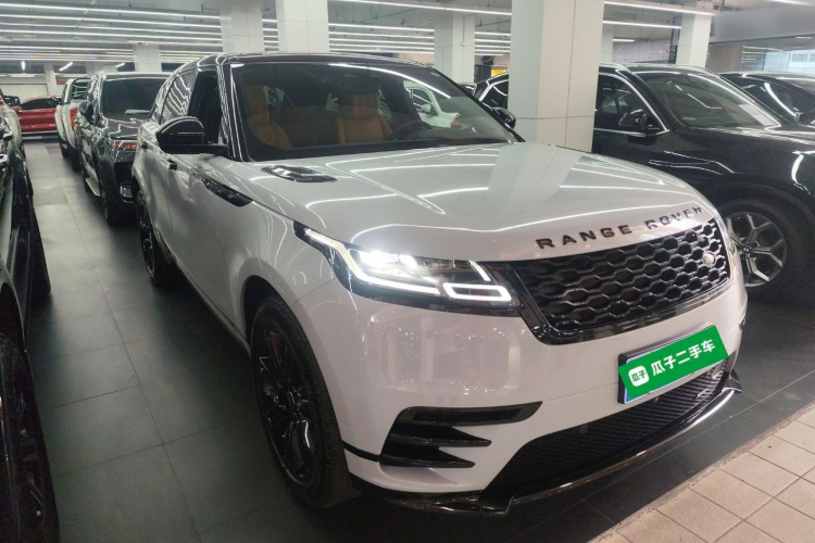 路虎 揽胜星脉 2023款 250PS 熠黑珍藏版车身外观3