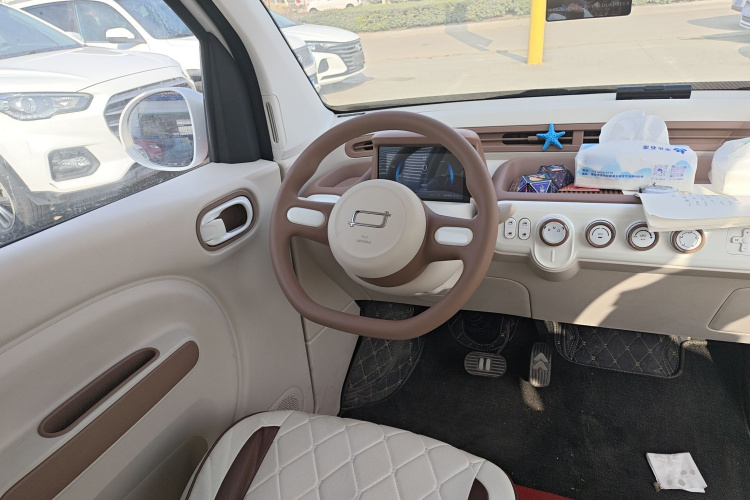 奔腾小马 2025款 222km 灵动马中控内饰13