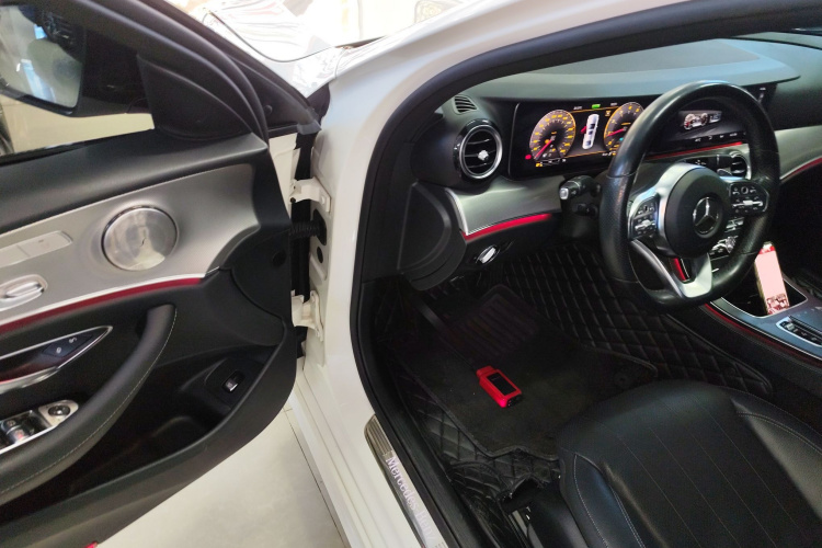 奔驰E级(进口) 2020款 改款 E 260 运动版中控内饰7002