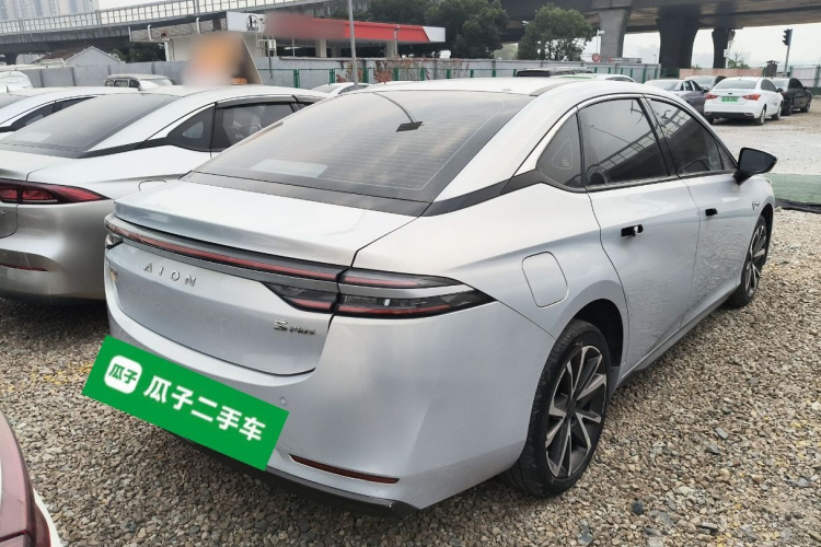 埃安 AION S Plus 2022款 80 科技版车身外观7