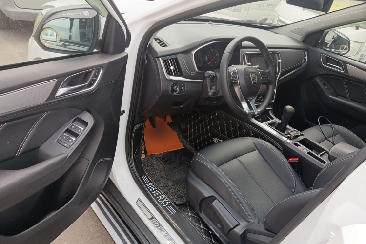 荣威RX5 2019款 20T 两驱手动4G互联铂金版中控内饰20