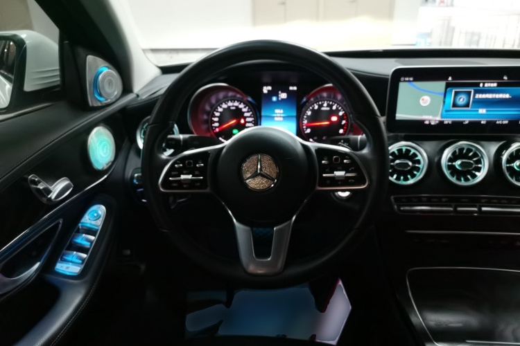 奔驰C级 2019款 C 180 L 时尚型运动版中控内饰13