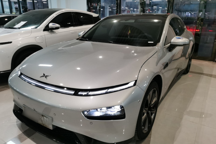 小鹏P7 2022款 480E车身外观1