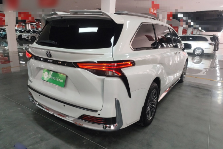 丰田 赛那SIENNA 2024款 2.5L混动 四驱尊贵版车身外观7