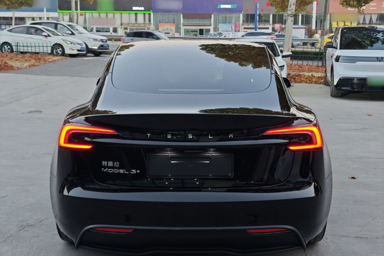 特斯拉 Model 3 2023款 长续航全轮驱动版车身外观6005