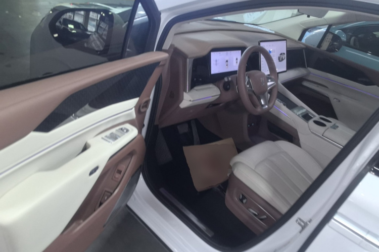 比亚迪 夏 2025款 DM-i 1.5T 180km 超越型中控内饰20