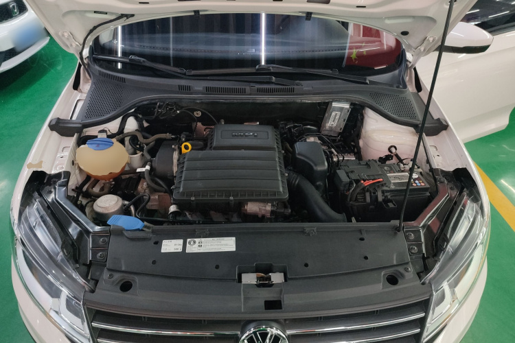 大众 桑塔纳 2021款 1.5L 手动风尚版机舱底盘24